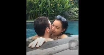 Inabutan ng Libog sa Swimming Pool