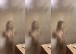 Ismygirl Model nag hubad habang naliligo