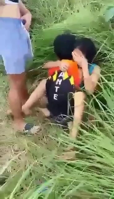 Bagong Viral sa damuhan nag tripping mga bagets